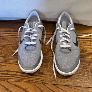 Nike Victory G Lite Golf Shoes in a Grey/White colorway